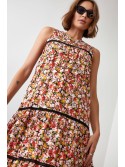 Trapezförmiges Sommerkleid mit Blumen, Schwarz und Orange 3078 – Online-Shop – Boutique